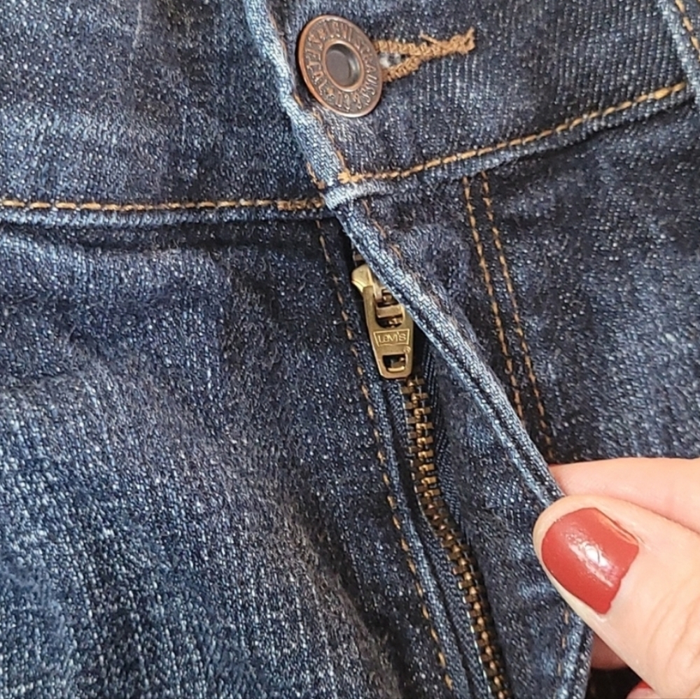 LIKE NEW - Levi's 525 Dark Blue Straight Leg Jeans - Picture 7 of 9